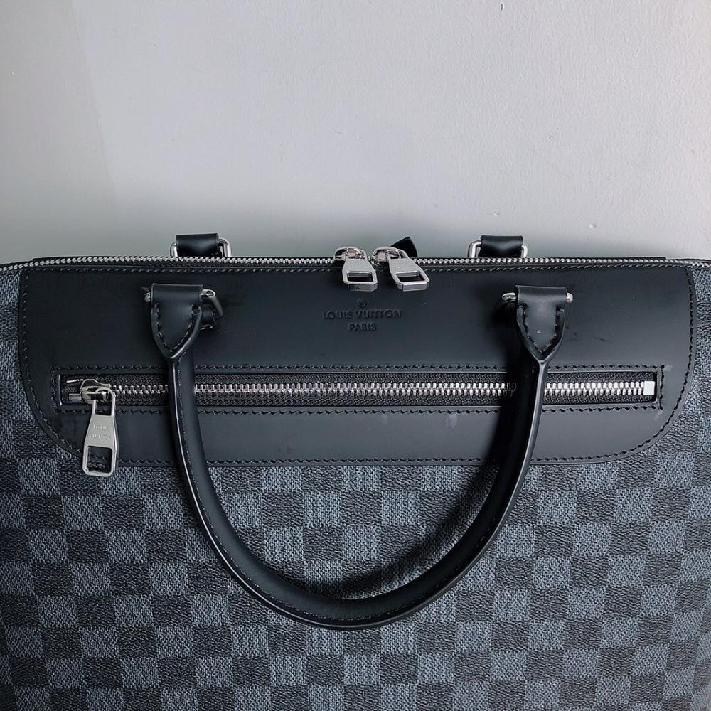 Modern Refined Silver Leather Travel Bag