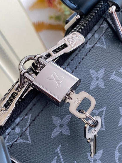 Stylish Refined Black Shoulder Bag