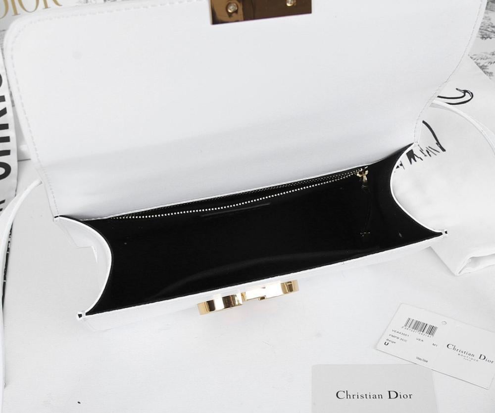 Classic Italian-Inspired Shoulder Bag