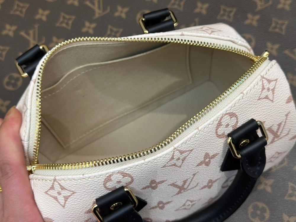 Stylish Leather Travel Bag – Limited Edition