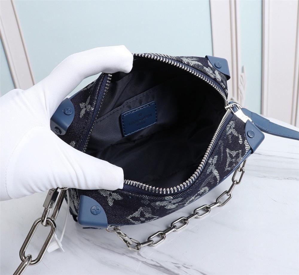 Elegant Refined Canvas Shoulder Bag