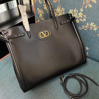 VLogo Signature Leather Shoulder Bag