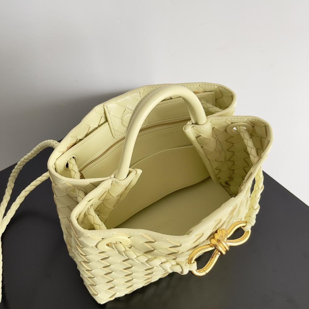 Classic Leather Shoulder Bag
