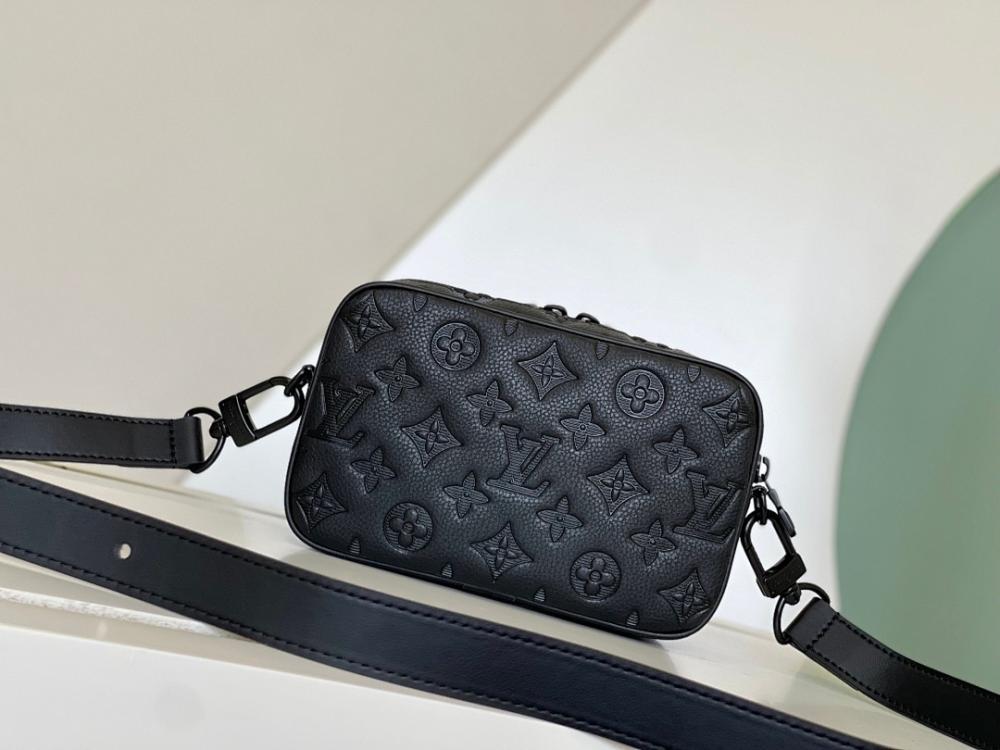 Modern Refined Studded Leather Shoulder Bag