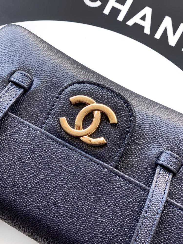 Classic Leather Shoulder Bag