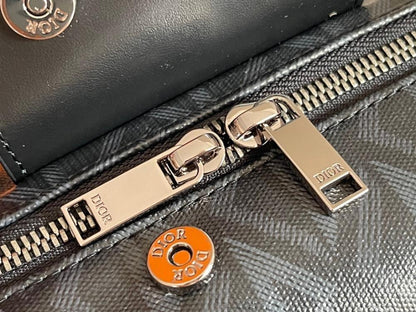 Elegant Grey Leather Shoulder Bag – Limited Edition