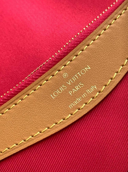 Luxury Embroidered Leather Crossbody Bag – Special Edition