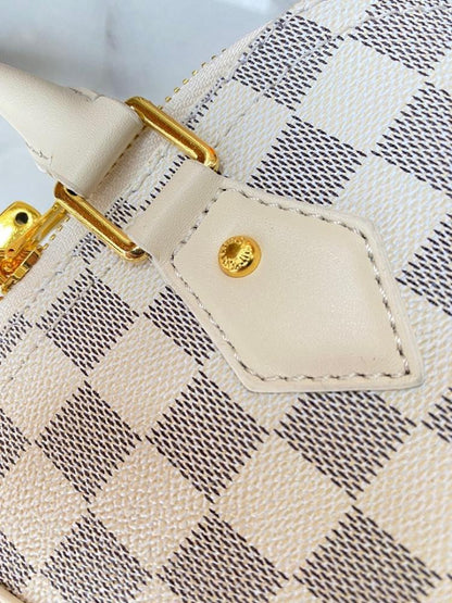 Stylish Woven Calfskin Crossbody Bag – Limited Edition