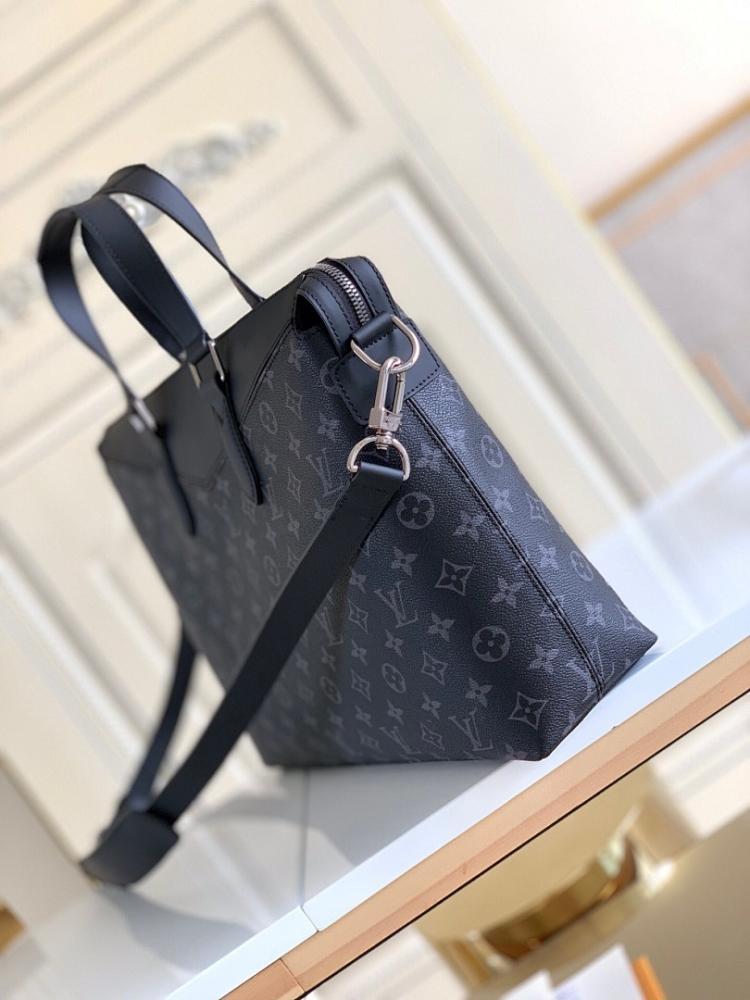 Stylish Silver Shoulder Bag – Limited Edition