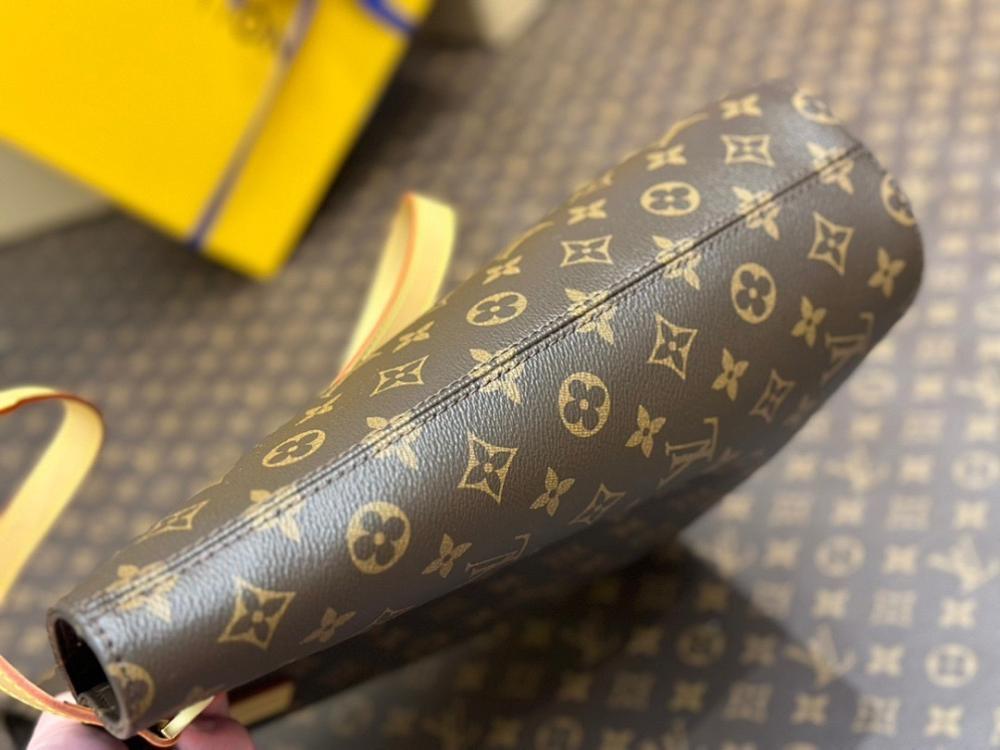 Modern Italian-Inspired Calfskin Tote Bag