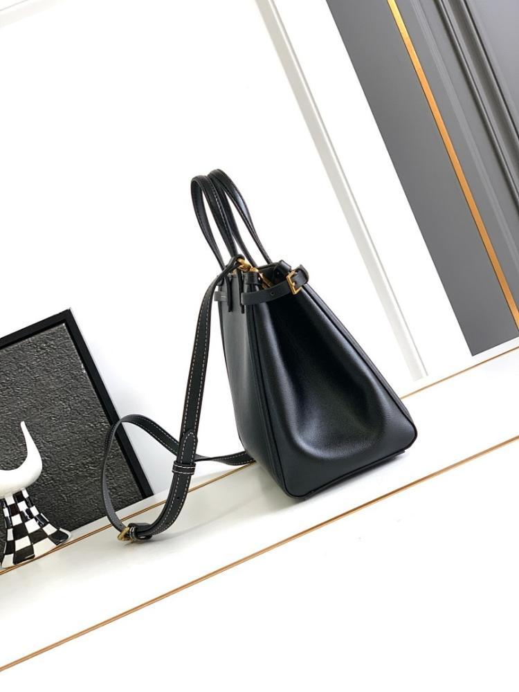 Luxury Gold Crossbody Bag – Special Edition