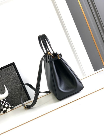Luxury Gold Crossbody Bag – Special Edition