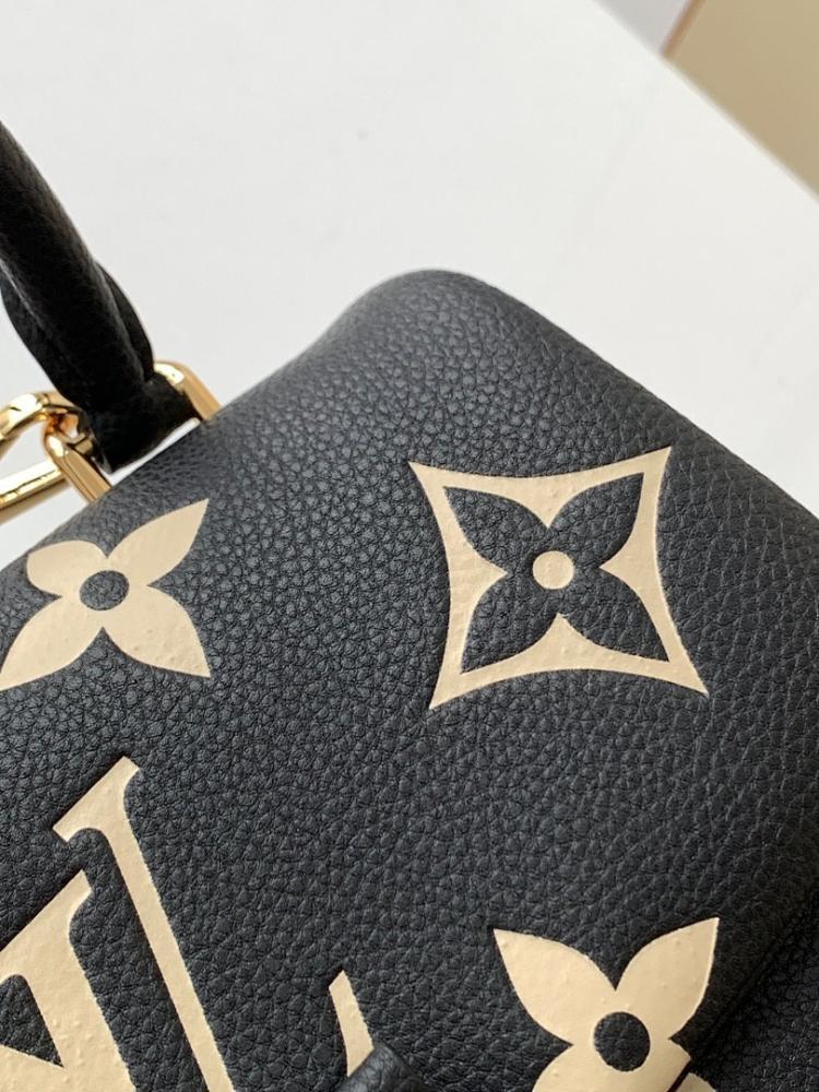 Classic Refined Leather Shoulder Bag