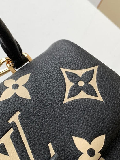 Classic Refined Leather Shoulder Bag