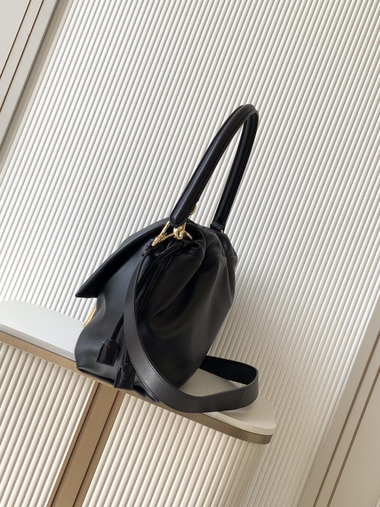 Classic Shoulder Bag