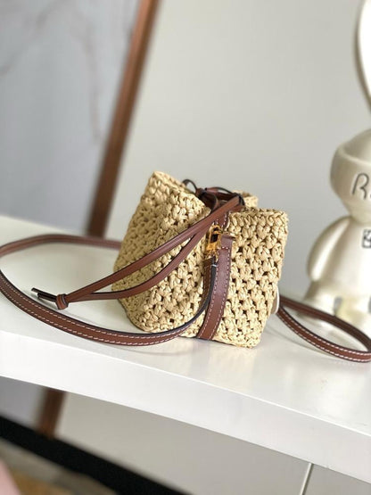 Italian-Inspired Stylish Embroidered Raffia Shoulder Bag