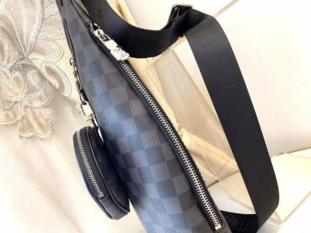 Elegant Refined Leather Crossbody Bag