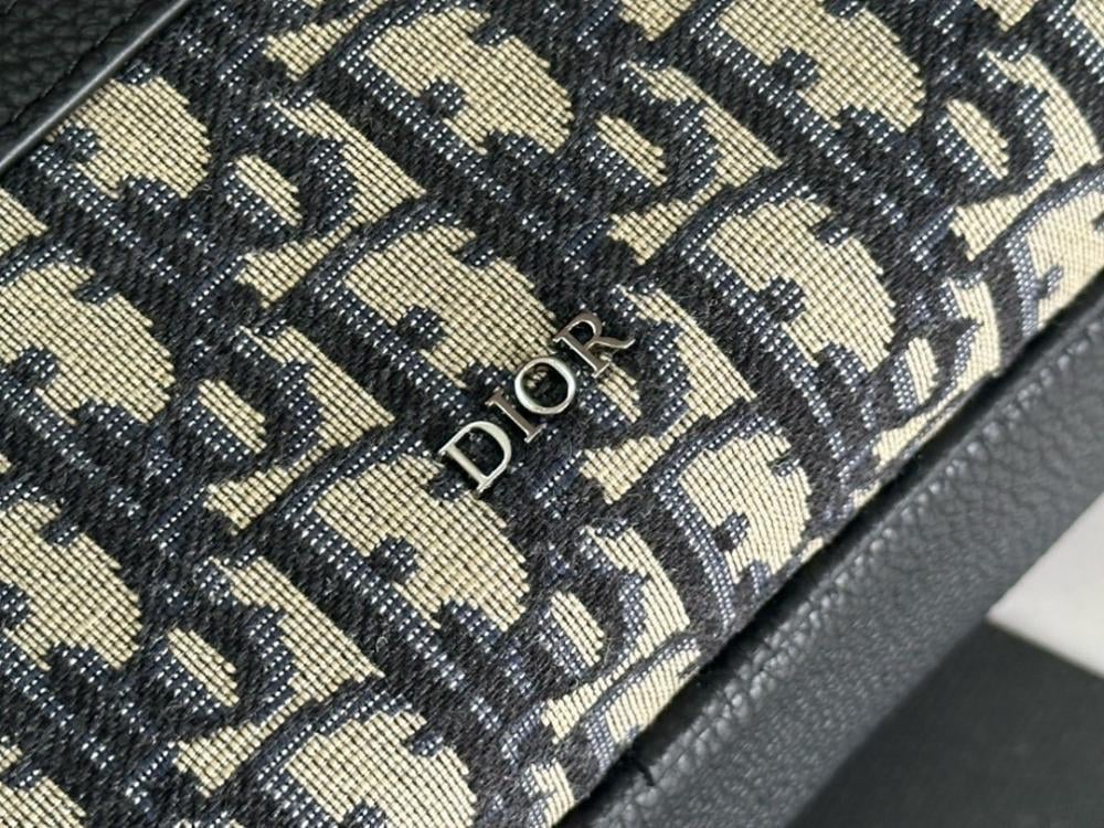 Elegant Printed Leather Shoulder Bag – Limited Edition