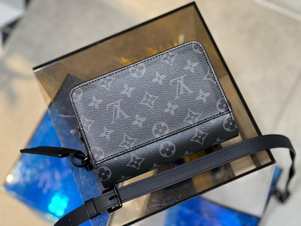 Modern Italian-Inspired Leather Shoulder Bag