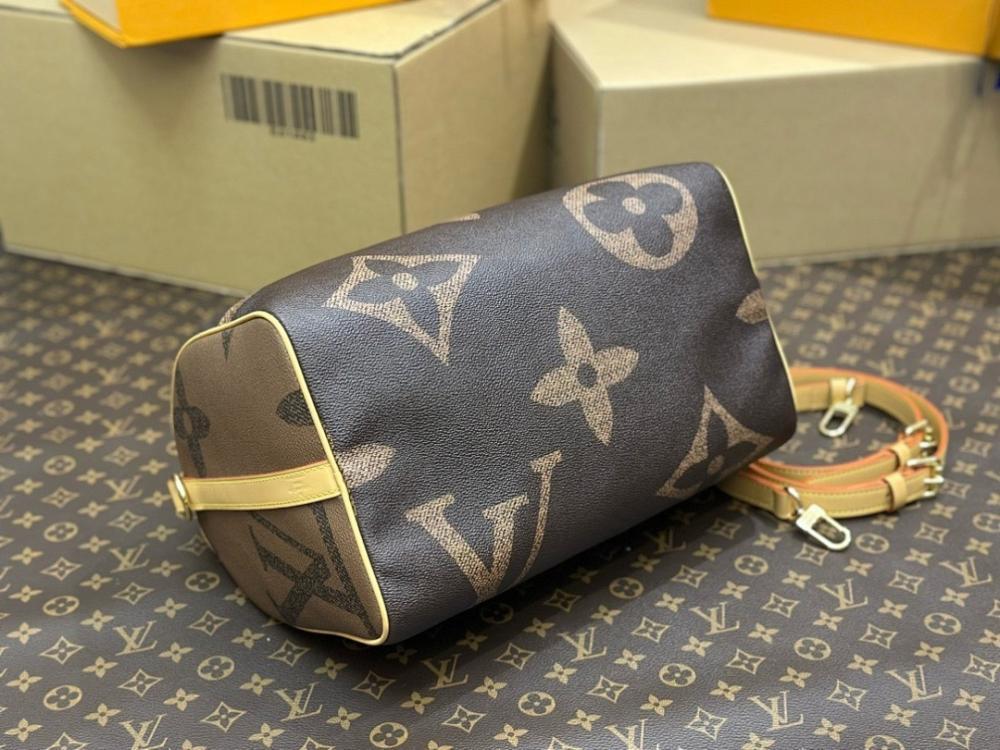 Stylish Refined Gold Monogram Leather Shoulder Bag
