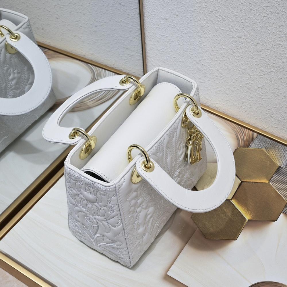 Luxury Elegant Gold Quilted Shoulder Bag