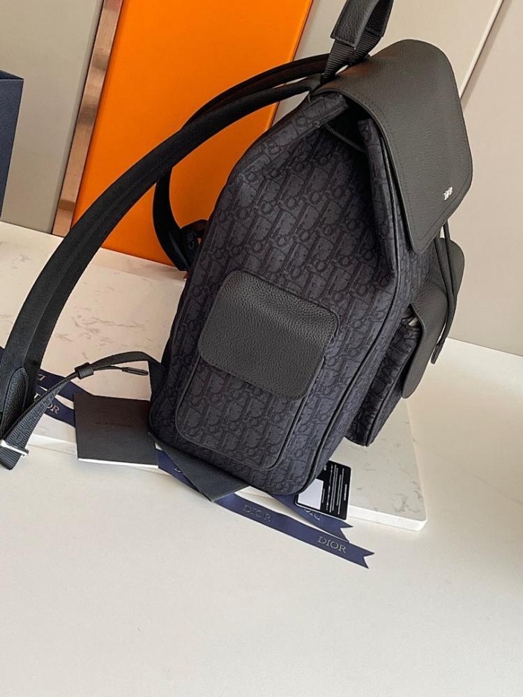 Classic Refined Crossbody Bag