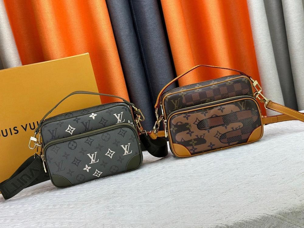 Modern Refined Black Shoulder Bag
