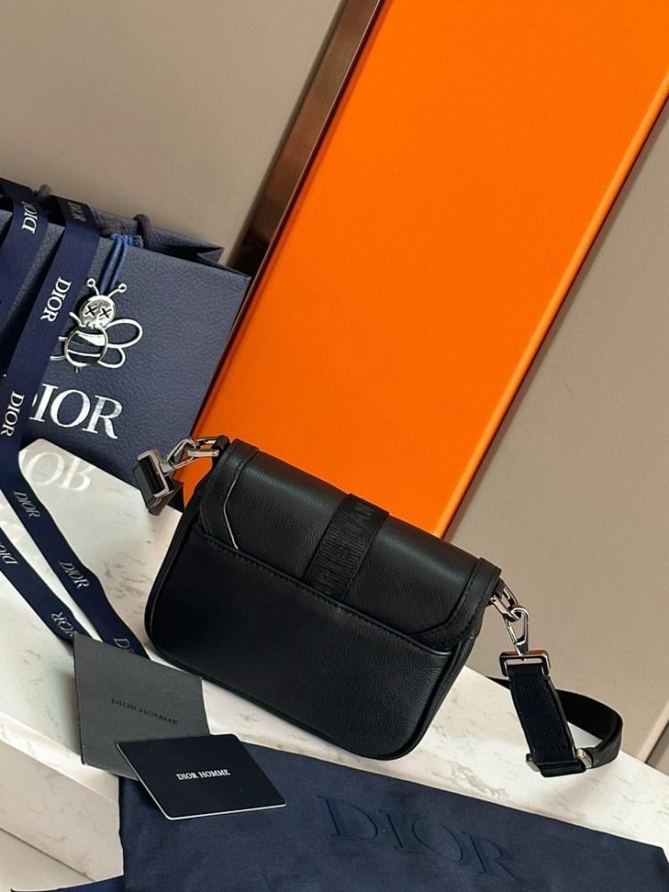Classic Modern Leather Shoulder Bag
