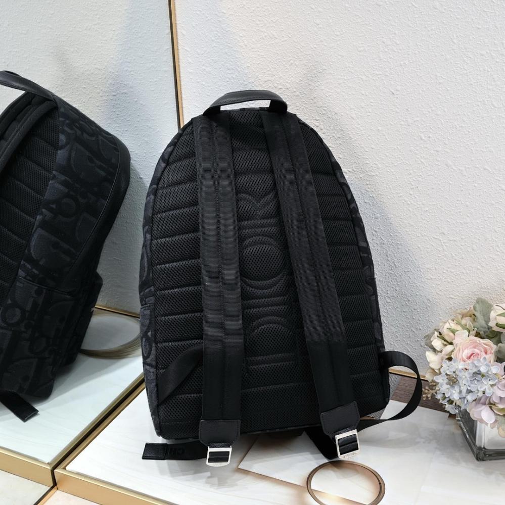 Elegant Refined Black Quilted Leather Shoulder Bag