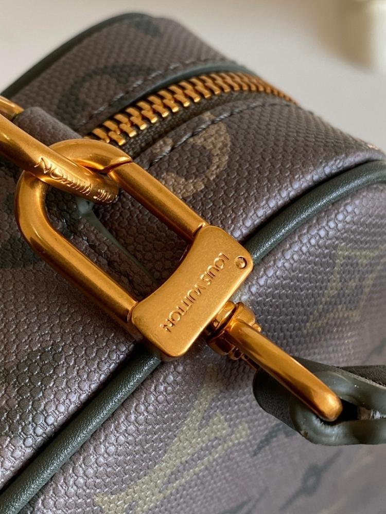 Italian-Inspired Luxury Green Leather Crossbody Bag