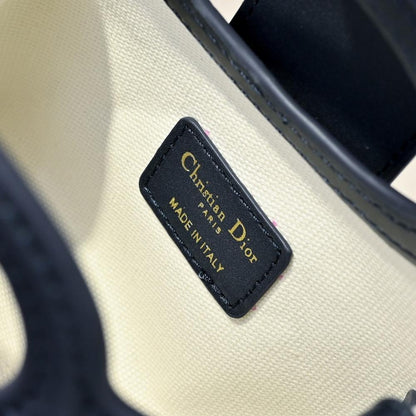 Modern Elegant Lambskin Shoulder Bag