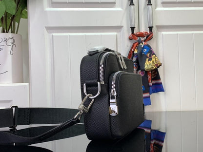 Classic Shoulder Bag