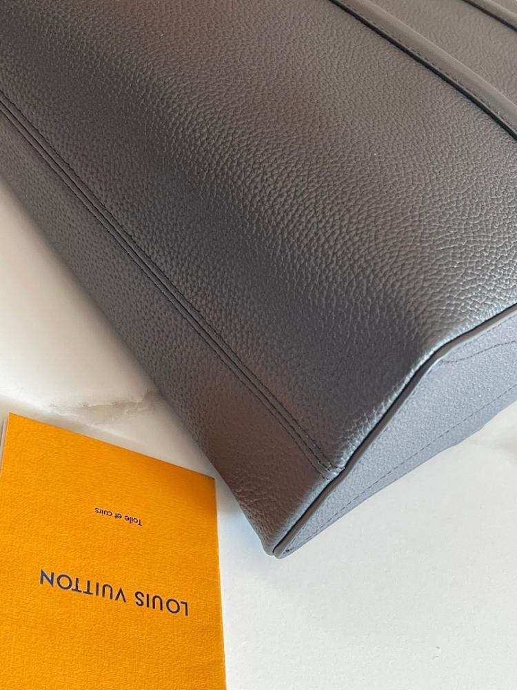 Modern Italian-Inspired Leather Crossbody Bag