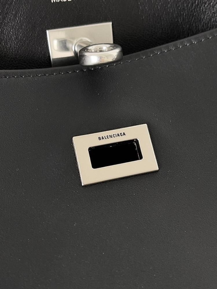 Italian-Inspired Stylish Shoulder Bag