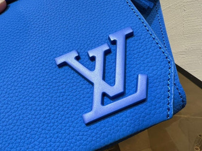 Elegant Refined Leather Shoulder Bag
