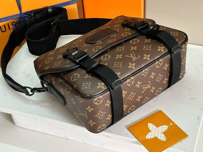 Modern Elegant Leather Travel Bag