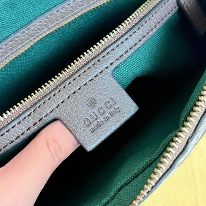 Elegant Refined Crossbody Bag