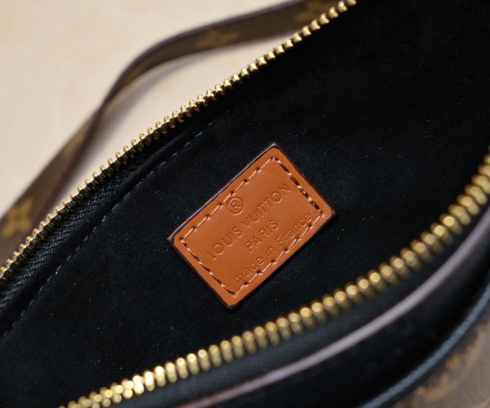 Modern Italian-Inspired Shoulder Bag