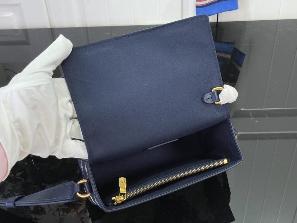 Classic Leather Shoulder Bag