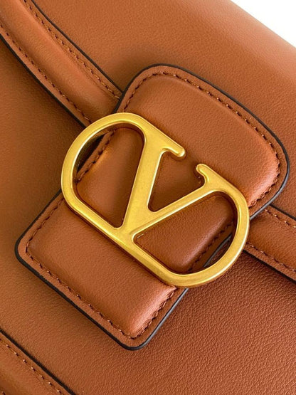 Modern Italian-Inspired Leather Shoulder Bag
