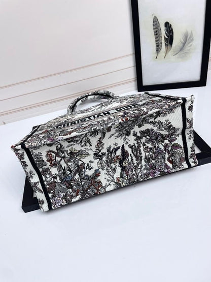 Modern Luxury Embroidered Shoulder Bag