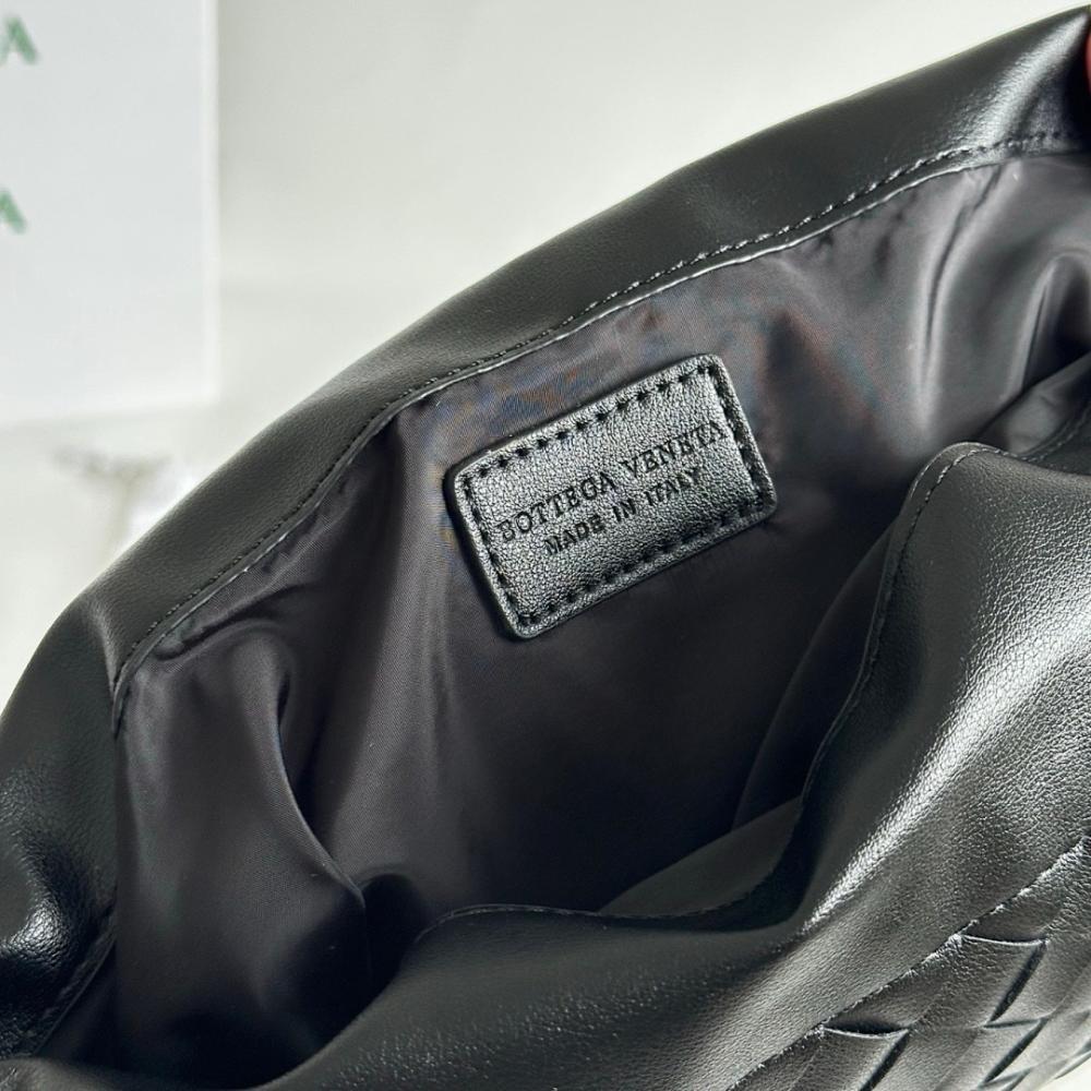 Stylish Calfskin Shoulder Bag – Limited Edition
