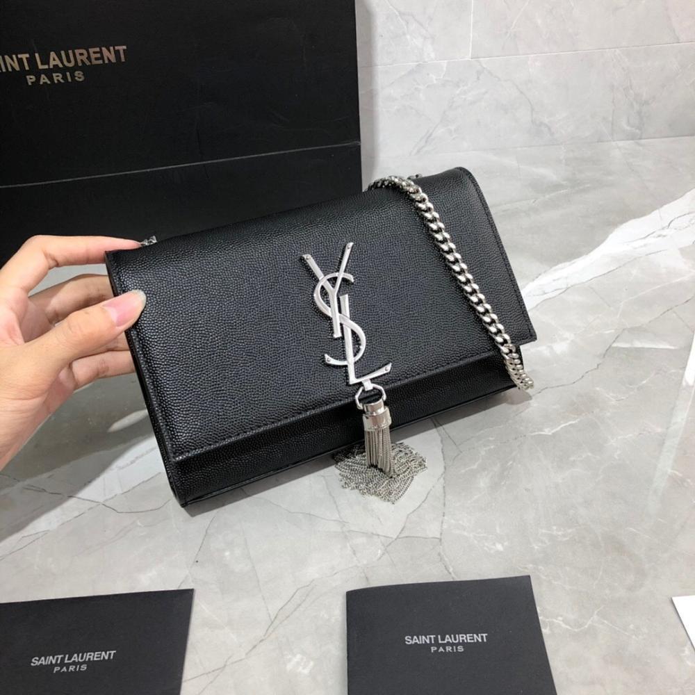 Modern Italian-Inspired Shoulder Bag