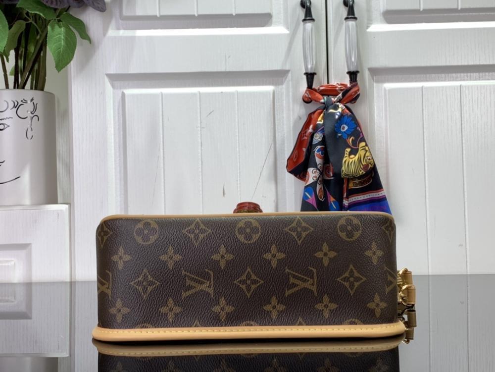 Elegant Shoulder Bag