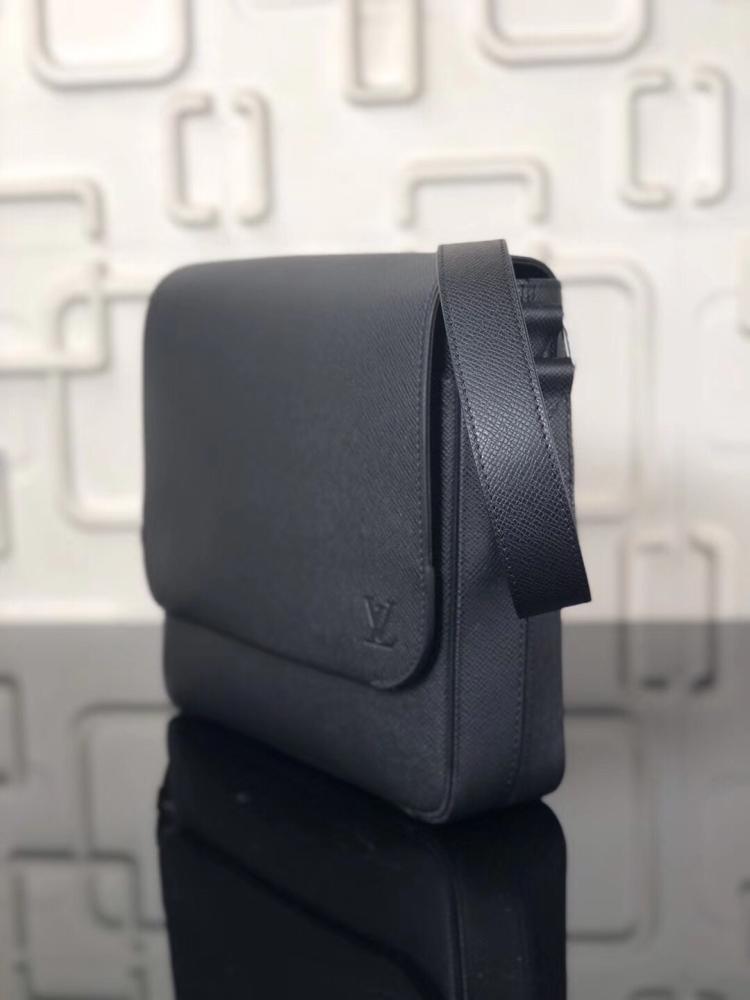 Elegant Leather Top Handle Bag
