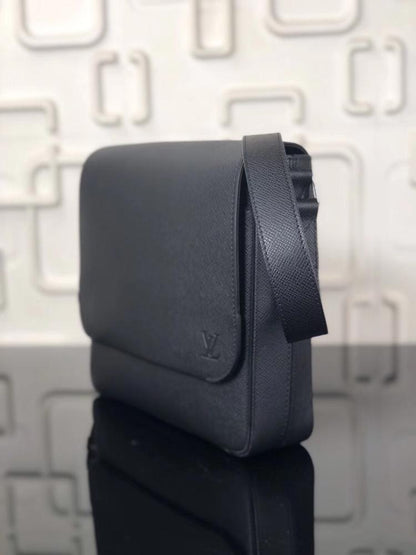 Elegant Leather Top Handle Bag