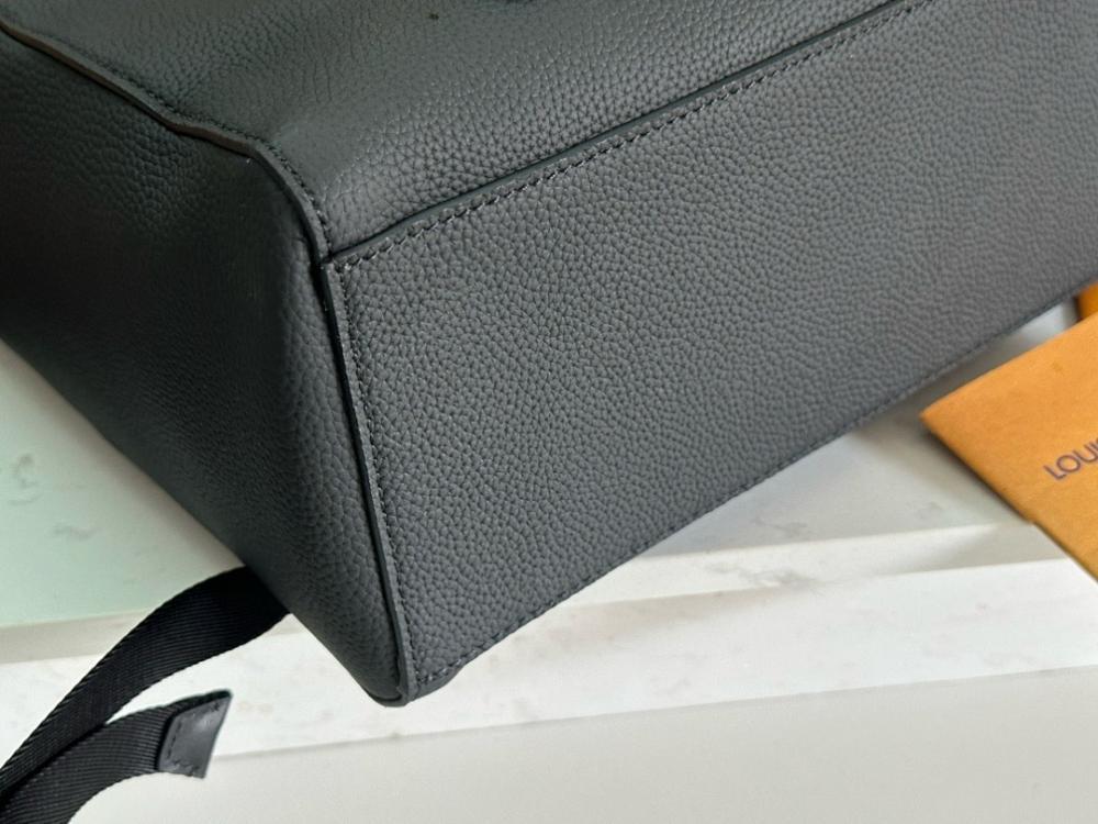 Stylish Refined Leather Crossbody Bag