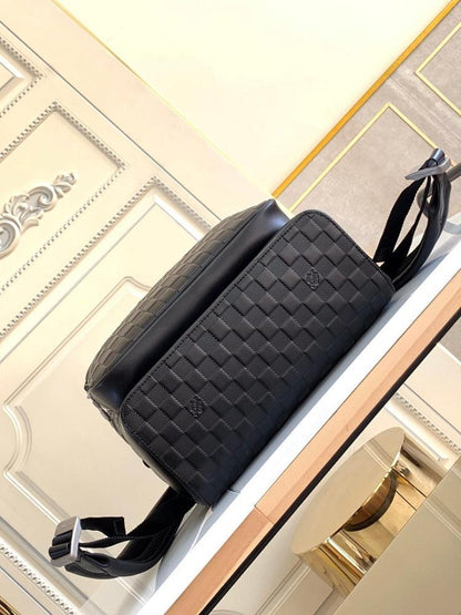 Stylish Refined Silver Leather Shoulder Bag