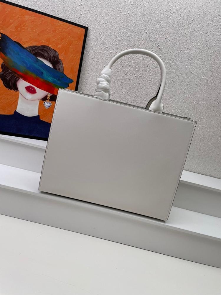 Modern Refined Shoulder Bag