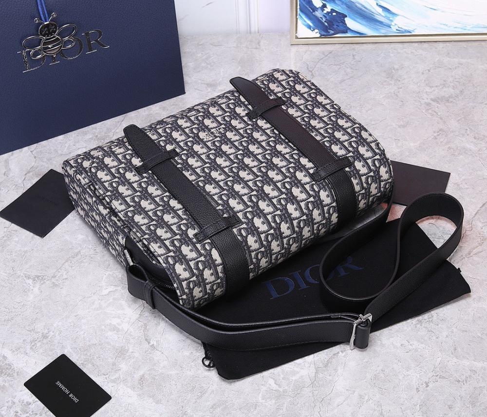 Modern Luxury Beige Embroidered Jacquard Shoulder Bag – Limited Edition